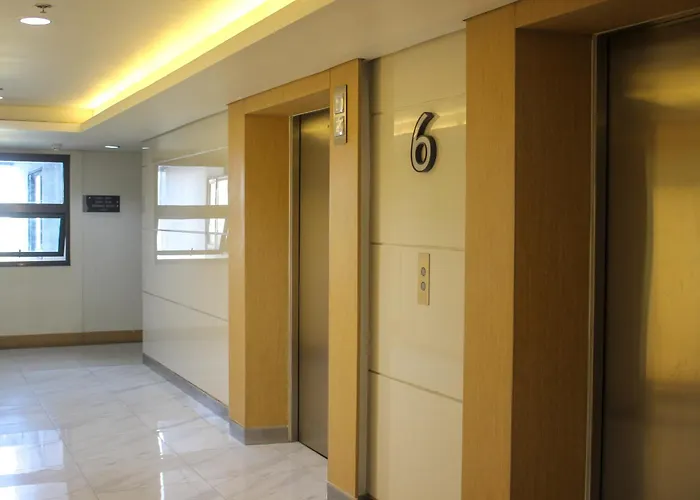 Cozy 642 1br Shore3 Residence, Amenity Pool View, Near Airport, Ikea, Moa, Smx, Pasay City,